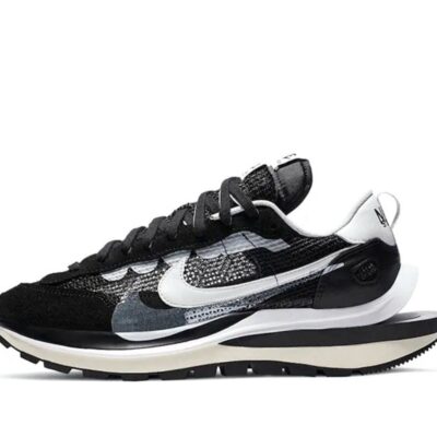 Sacai X NIKe VaporWaffle Black and white